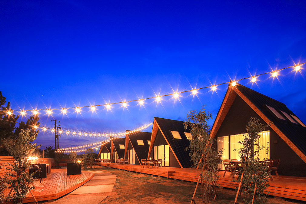 TENT 外観夜